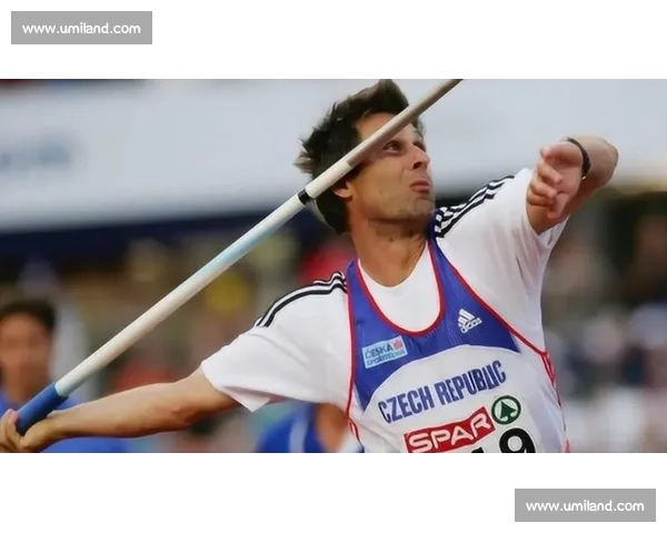 土著田径赛名场面：原木接力摔出表情包